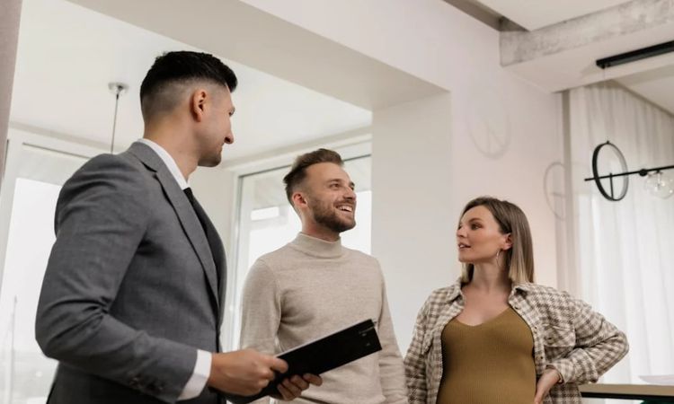 Ajustador Público Qué Hace y Cuándo Necesita Uno en EE.UU